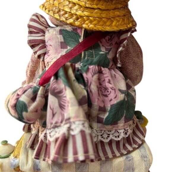 Vintage Figurine Bear With Straw Hat & Picnic Basket Plays Music and works - Picture 8 of 12